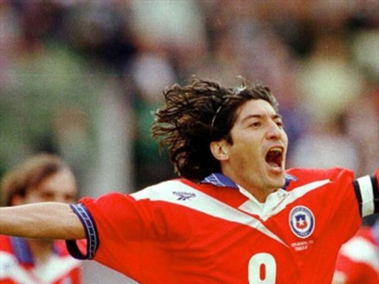 Reebok relanzó camiseta de la selección chilena en Francia 98