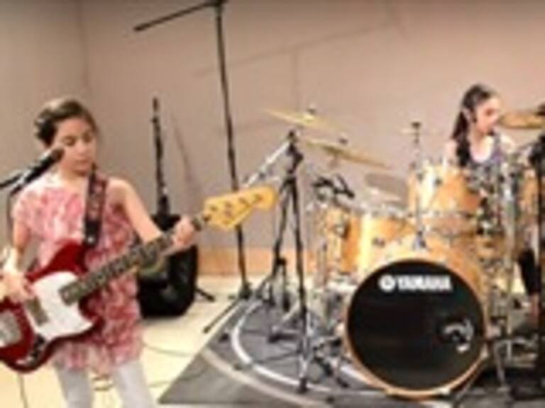 VIDEOS Las pequeñas hermanas mexicanas que versionan a Metallica y AC/DC