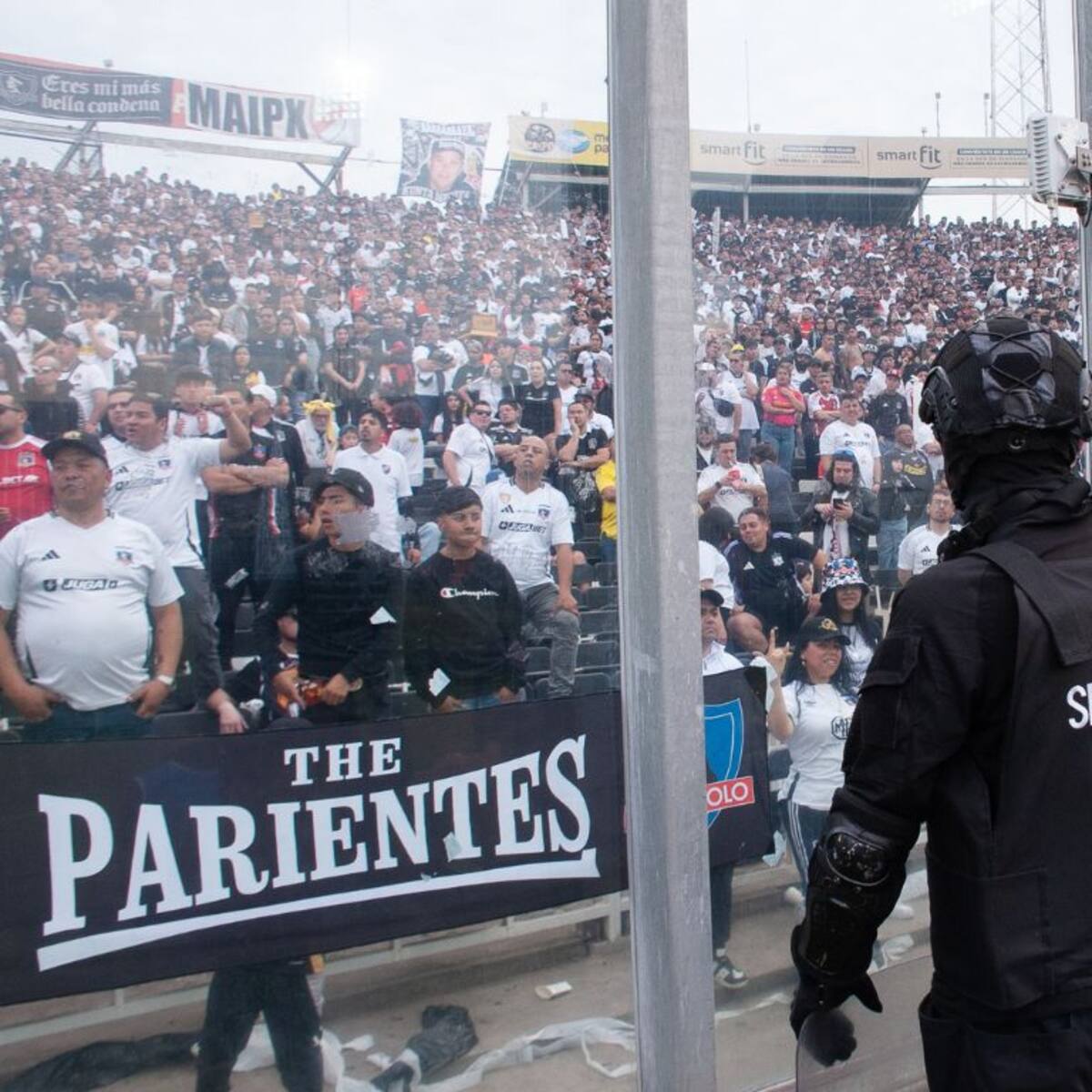 Hincha de Colo Colo muere tras caer en el Estadio Monumental durante Superclásico