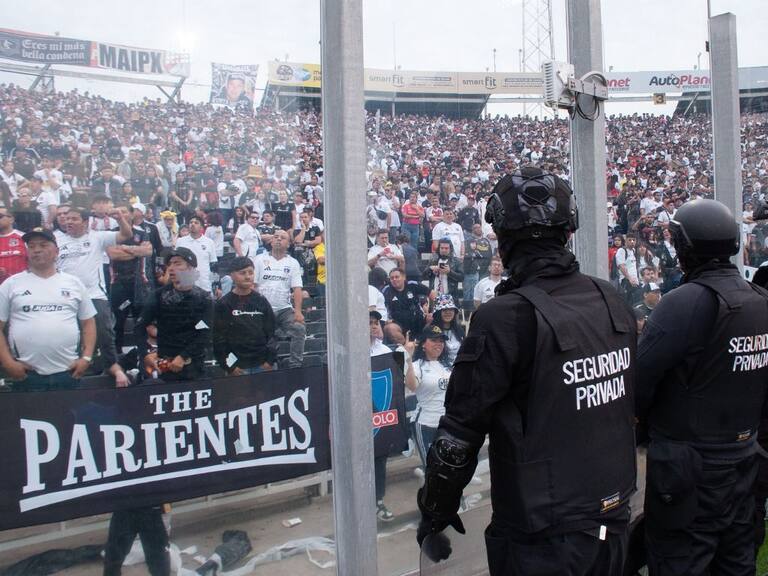 Hincha de Colo Colo muere tras caer en el Estadio Monumental durante Superclásico