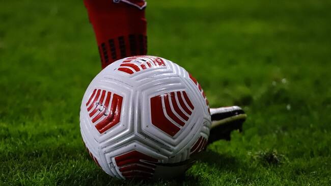 28 de Marzo del 2021/CHILLANUn jugador se alista a patear el balon , durante el partido valido por la Primera fecha del Campeonato Nacional AFP PlanVital 2021, entre Ñublense vs Universidad Catolica, disputado en el Estadio Nelson Oyarzun Arenas.
FOTO:FELIPE VENEGAS/AGENCIA UNO
