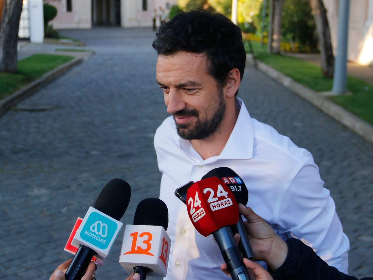 “Se tiene fe”: aseguran que alcalde Tomás Vodanovic le envió coqueto mensaje a conocida figura de la farándula