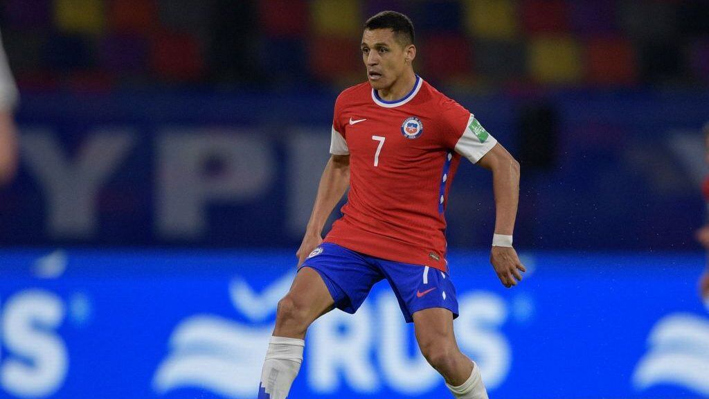 Chile's Alexis Sanchez takes the ball during the South American qualification football match for the FIFA World Cup Qatar 2022 against Argentina at the Estadio Unico Madre de Ciudades stadium in Santiago del Estero, Argentina, on June 3, 2021. (Photo by Juan Mabromata / POOL / AFP) (Photo by JUAN MABROMATA/POOL/AFP via Getty Images)