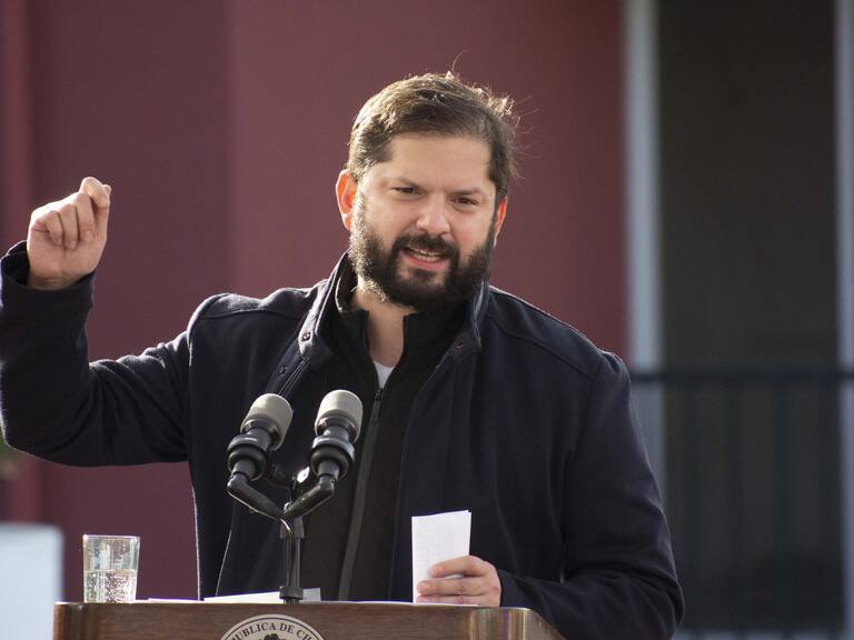El Presidente de la República, Gabriel Boric Font, entrega conjunto habitacional “Sueños del Norte” a 132 familias de la comuna de Arica. Participan de la ceremonia, el alcalde de la comuna, Gerardo Espíndola; el delegado presidencial de Arica y Parinacota, Ricardo Zanzana; la seremi de Vivienda Gladys Acuña y autoridades parlamentarias.FOTO: SALVADOR PEDRINI/AGENCIAUNO