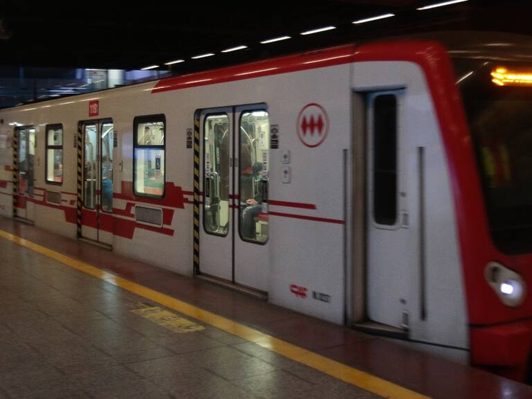Muere asaltante que huyó por las vías del Metro y que provocó colapso en Línea 1