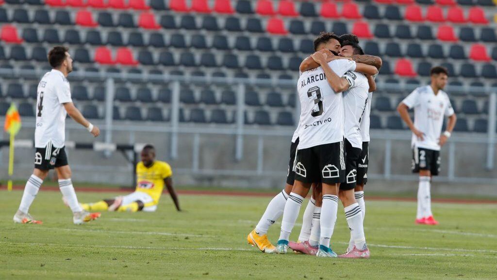 17 de Febrero del 2021/TALCAJugadores de Colo Colo celebran el triunfo y la permanencia en primera división ,durante el partido del descenso del Campeonato Nacional AFP PlanVital 2020, entre Colo Colo vs Universidad de Concepcion, disputado en el Estadio Fiscal de Talca.
FOTO:FRANCISCO LONGA/AGENCIAUNO