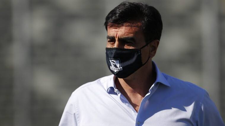 17 DE ENERO DE 2021/SANTIAGOEl director tecnico de Colo Colo, Gustavo Quinteros, durante el partido valido por la fecha 31 del Campeonato Nacional AFP PlanVital 2020, entre Colo Colo y Universidad de Chile, disputado en el Estadio Monumental.
FOTO: FRANCISCO LONGA/AGENCIAUNO