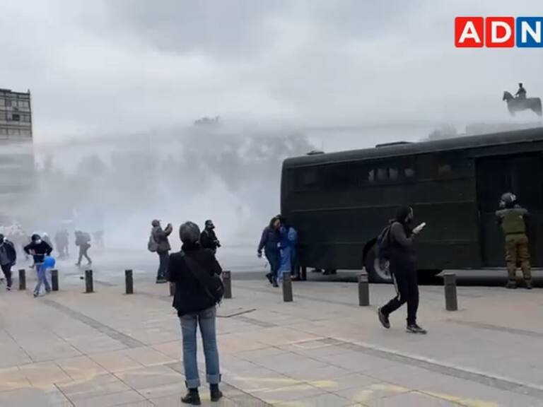Carabineros procedió ante protesta de funcionarias TENS en el sector de Plaza Baquedano