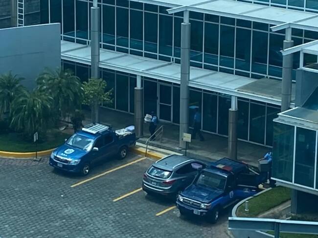 Policías allanan las instalaciones de un diario en Managua