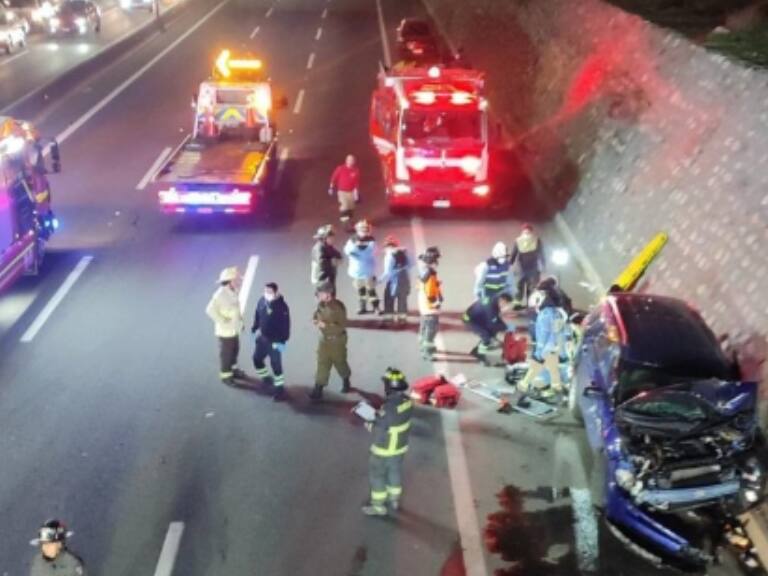 Fatal choque múltiple en Acceso Sur: deja dos fallecidos y un menor en riesgo vital