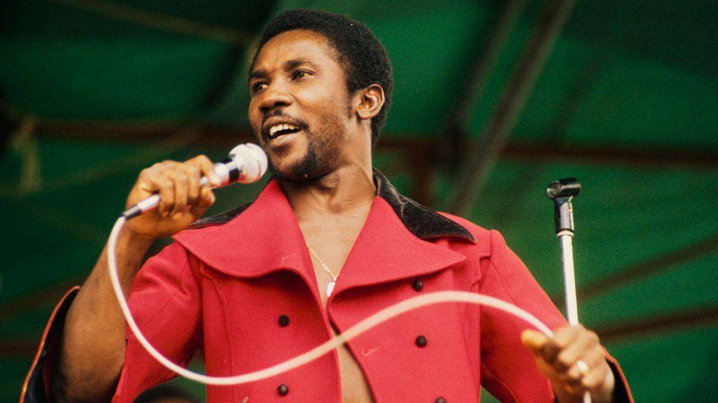 Toots Hibbert of Toots and the Maytals performs on stage in Hyde Park, London, 31st August 1974. (Photo by Michael Putland/Getty Images)