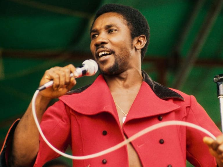 Toots Hibbert of Toots and the Maytals performs on stage in Hyde Park, London, 31st August 1974. (Photo by Michael Putland/Getty Images)