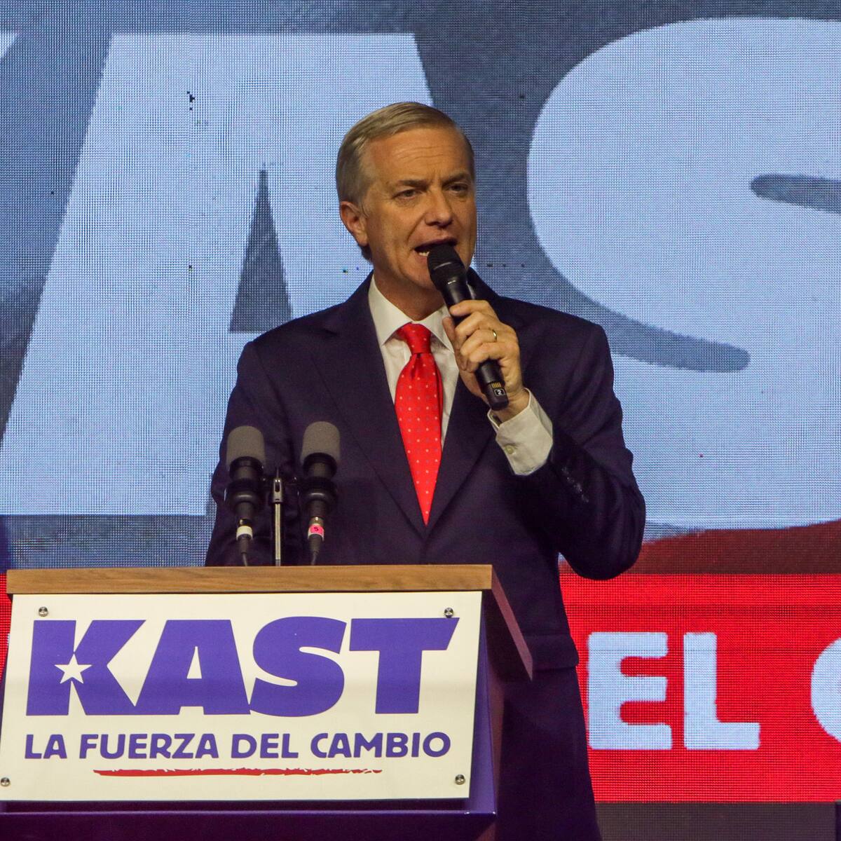 “Comunista tenía que ser”: Exfutbolista de la UC se defiende tras recibir insultos por votar por Kast en las Elecciones Presidenciales 2025
