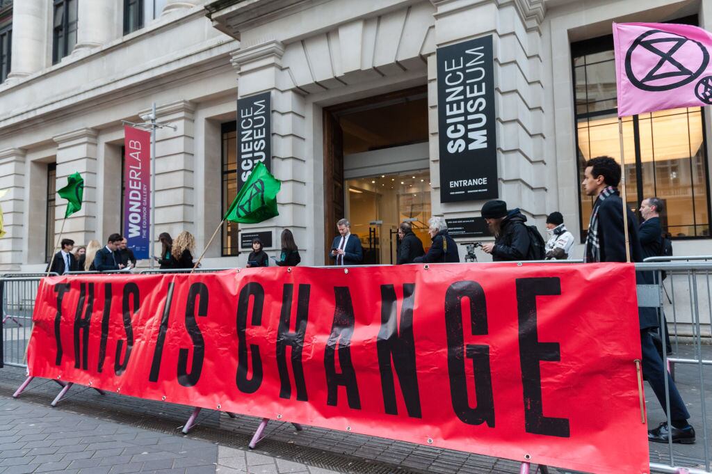Activistas piden actuar contra el cambio climático en Londres