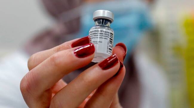 A healthcare worker prepares a dose of the COVID-19 vaccine at the Clalit Health Services in the Palestinian neighbourhood of Beit Hanina, in the Israeli-annexed east Jerusalem on January 7, 2021. (Photo by AHMAD GHARABLI / AFP) (Photo by AHMAD GHARABLI/AFP via Getty Images)