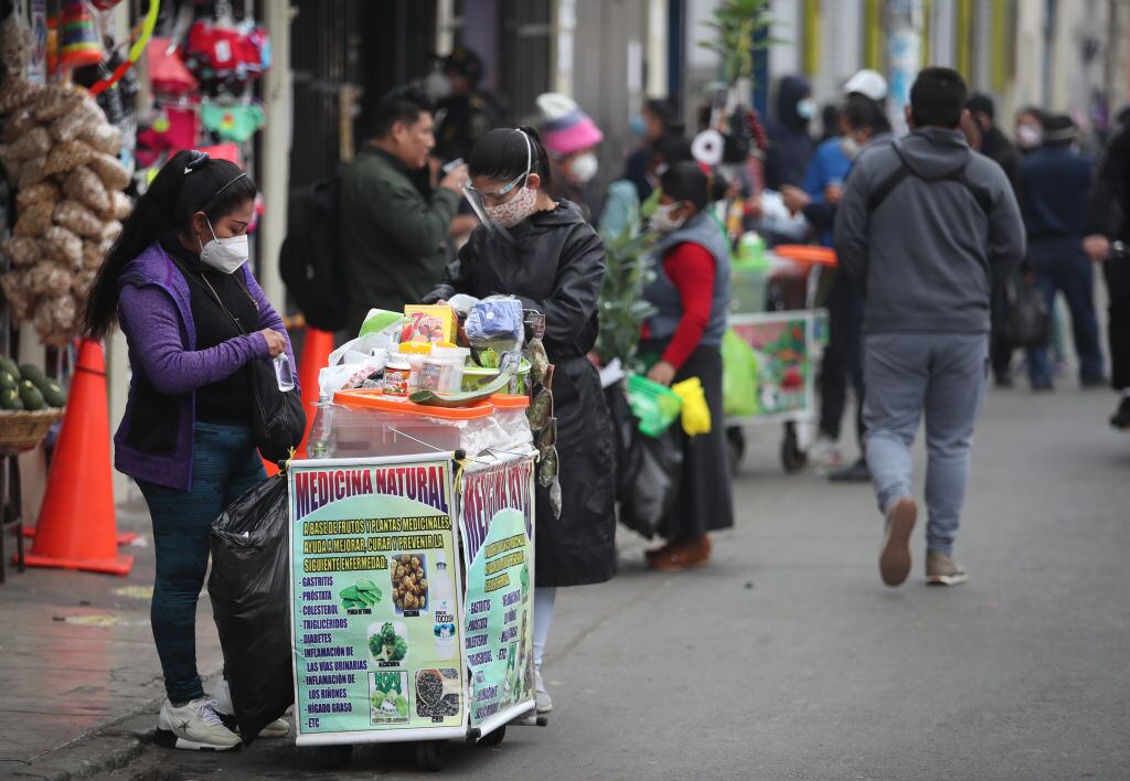 Los vendedores callejeros en las calles peruanas