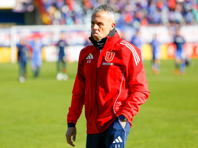 La principal duda de Gustavo Álvarez en la formación de Universidad de Chile para enfrentar a Colo Colo