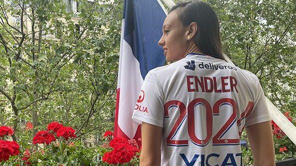 Tiane Endler tuvo sólido debut por el Olympique Lyon en partidos oficiales