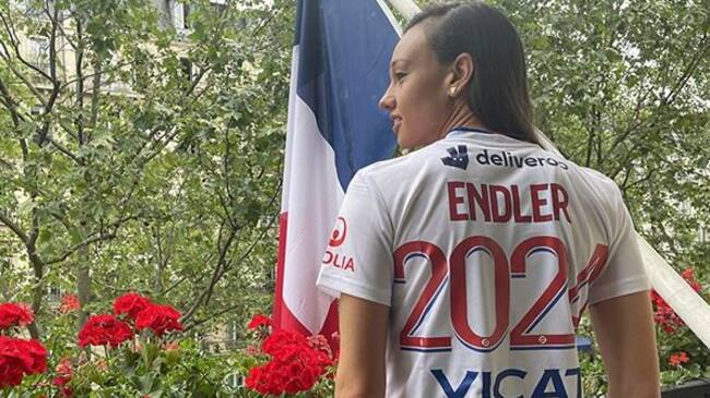 Tiane Endler tuvo sólido debut por el Olympique Lyon en partidos oficiales