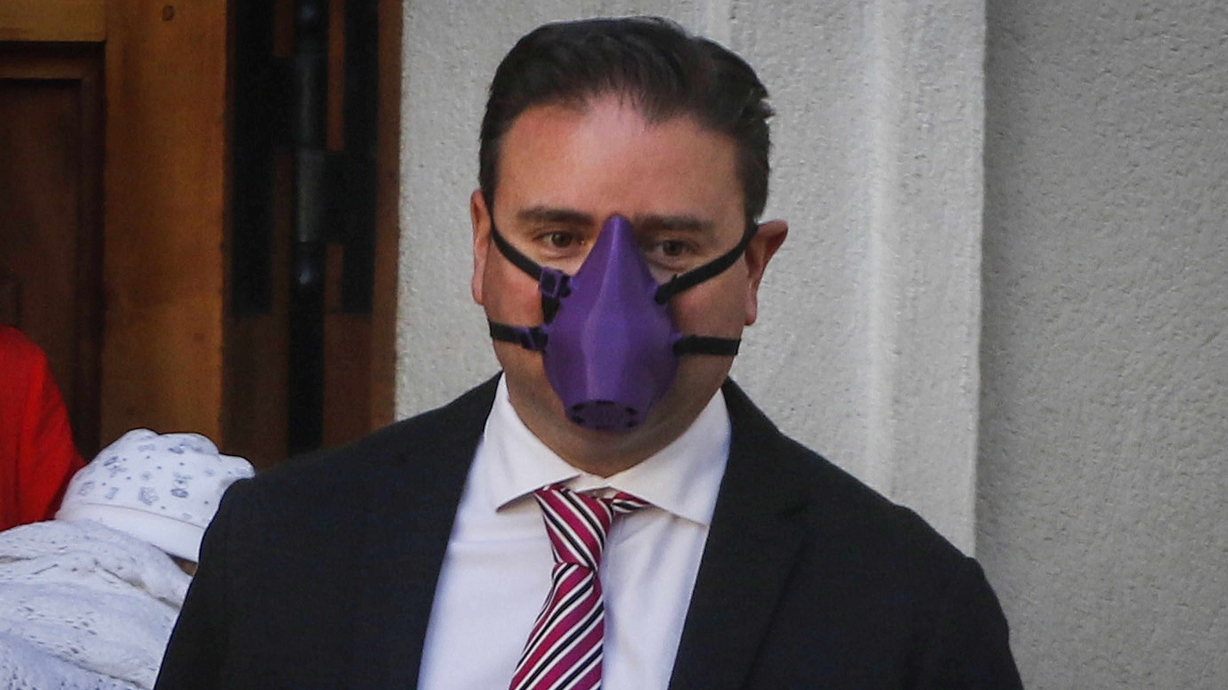 28 de julio del 2020/SANTIAGOEl periodista Christian Pino, usa una extraÒa mascarilla durante la realizacion de un nuevo cambio de Gabinete, en el palacio de la Moneda.
FOTO: SEBASTIAN BELTRAN GAETE/AGENCIAUNO