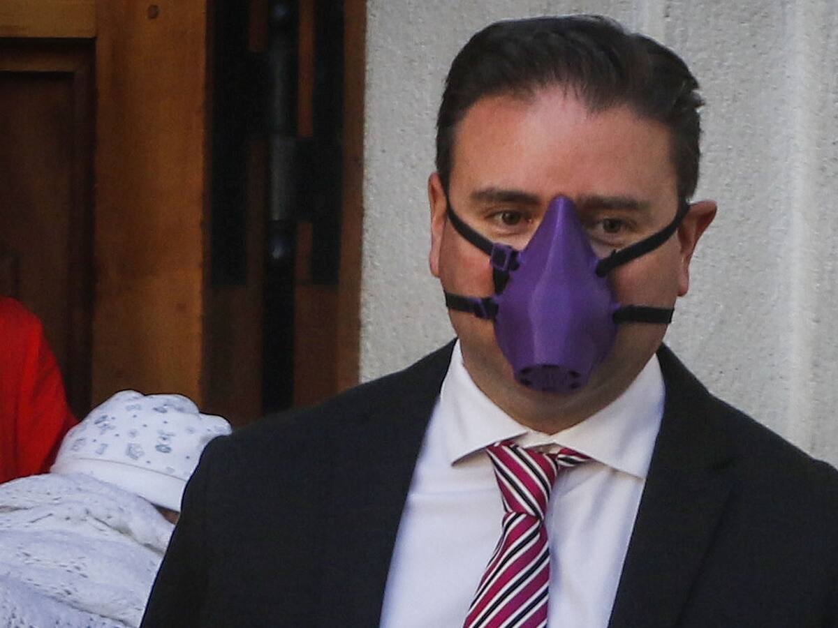 «Gracias por los comentarios y memes»: Christian Pino explicó el origen de curiosa mascarilla que usó en el cambio de gabinete
