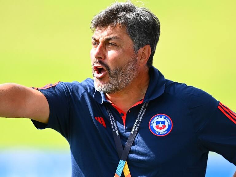 José Letelier deja su cargo en manos de la ANFP tras no clasificar al Mundial Femenino con Chile: "Los resultados son los que mandan"