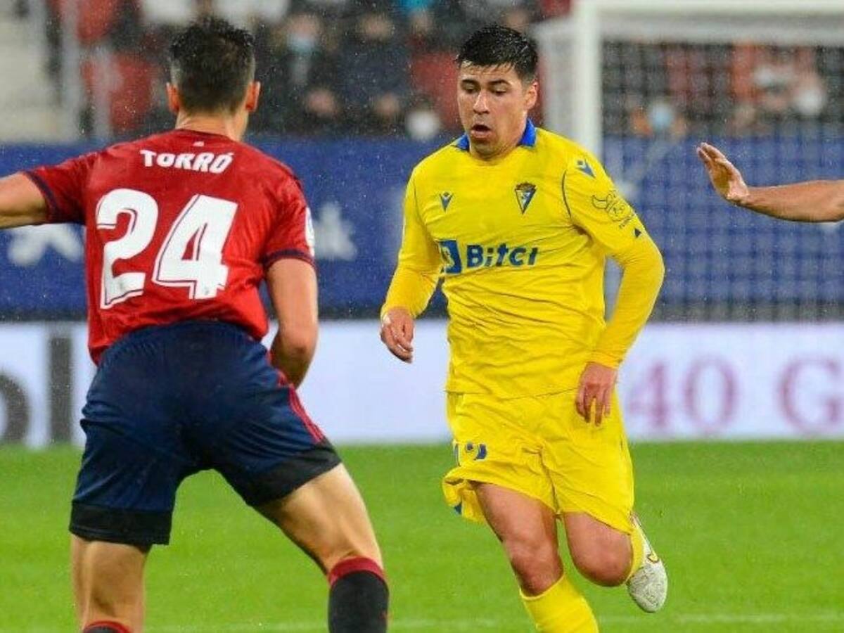 Tomás Alarcón fue titular y figura rescatable de la dura derrota del Cádiz ante el Osasuna por La Liga