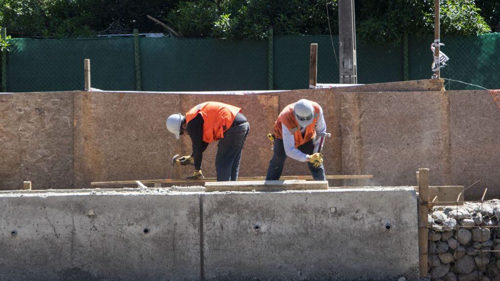 01 DE OCTUBRE DE 2020 / VIÑA DEL MARObras en proceso, durante una inspección por parte de las autoridades a las obras del proyecto vial que esta construyendo 2 nuevos puentes en la localidad de Reñaca.
FOTO: MIGUEL MOYA / AGENCIAUNO