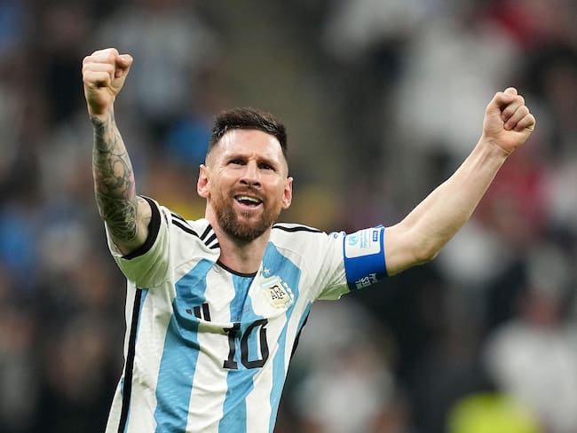 Una locura: la millonaria cifra por la que se subastaron las camisetas que Lionel Messi usó en el Mundial de Qatar 2022