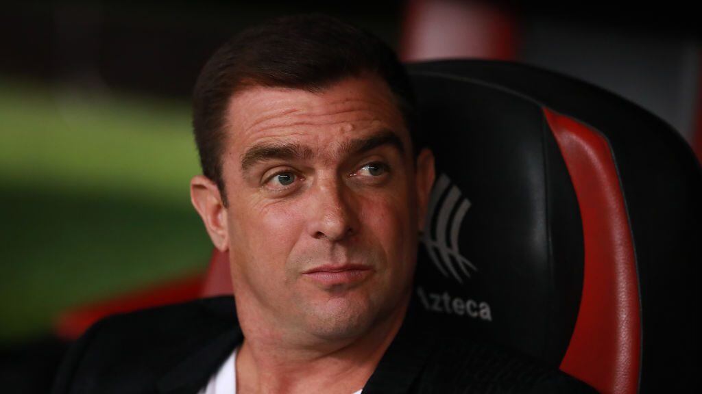 MEXICO CITY, MEXICO - DECEMBER 08: Pablo Guede coach of Morelia looks on during the Semifinals second leg match between America and Morelia as part of the Torneo Apertura 2019 Liga MX at Azteca Stadium on December 08, 2019 in Mexico City, Mexico. (Photo by Hector Vivas/Getty Images)