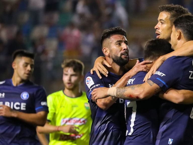 Con polémica, Universidad Católica derrotó a Deportes Colina en los penales y avanzó en Copa Chile