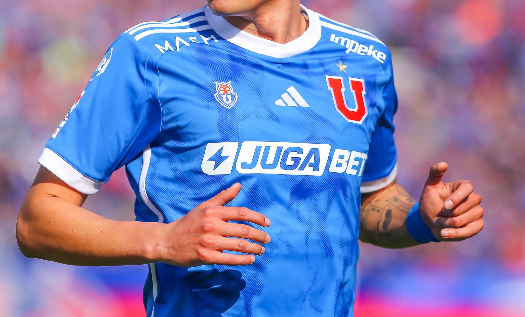 Universidad de Chile pone a la venta su nueva camiseta 2025 | Agencia Uno