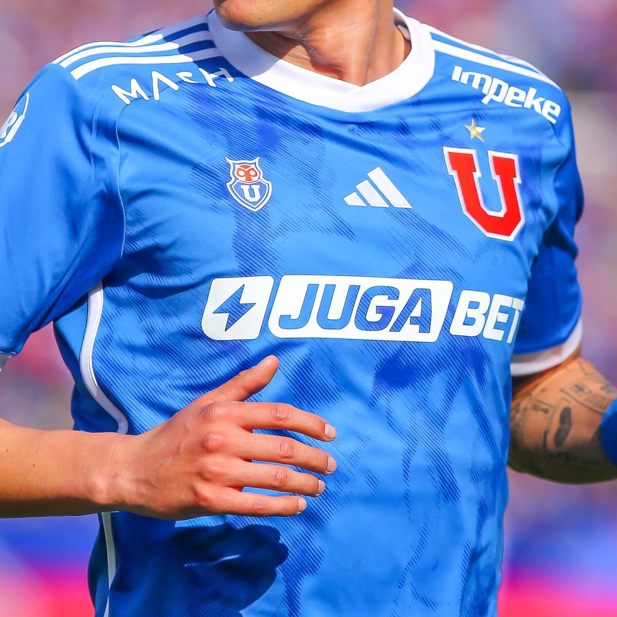 Azules, a romper ‘el chanchito’: Universidad de Chile pone a la venta su nueva camiseta 2025