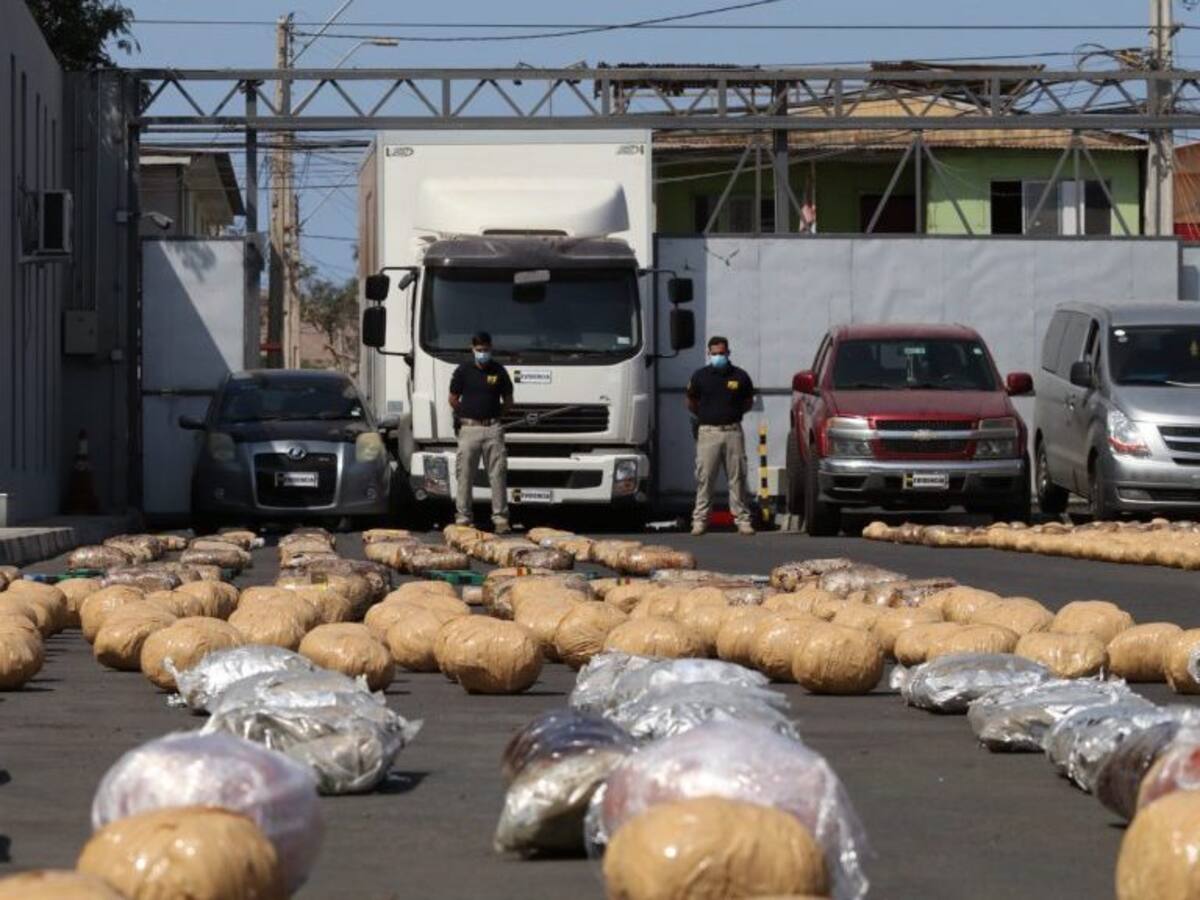 Incautan más de una tonelada de droga en Arica: Dos funcionarios de Carabineros fueron detenidos por su complicidad