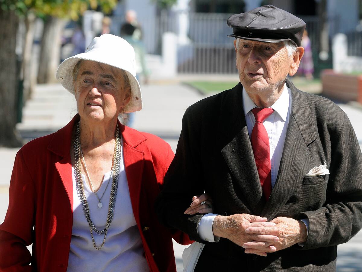 Bonos para la tercera edad en Chile 2025: revisa todos los pagos disponibles y cómo solicitarlos