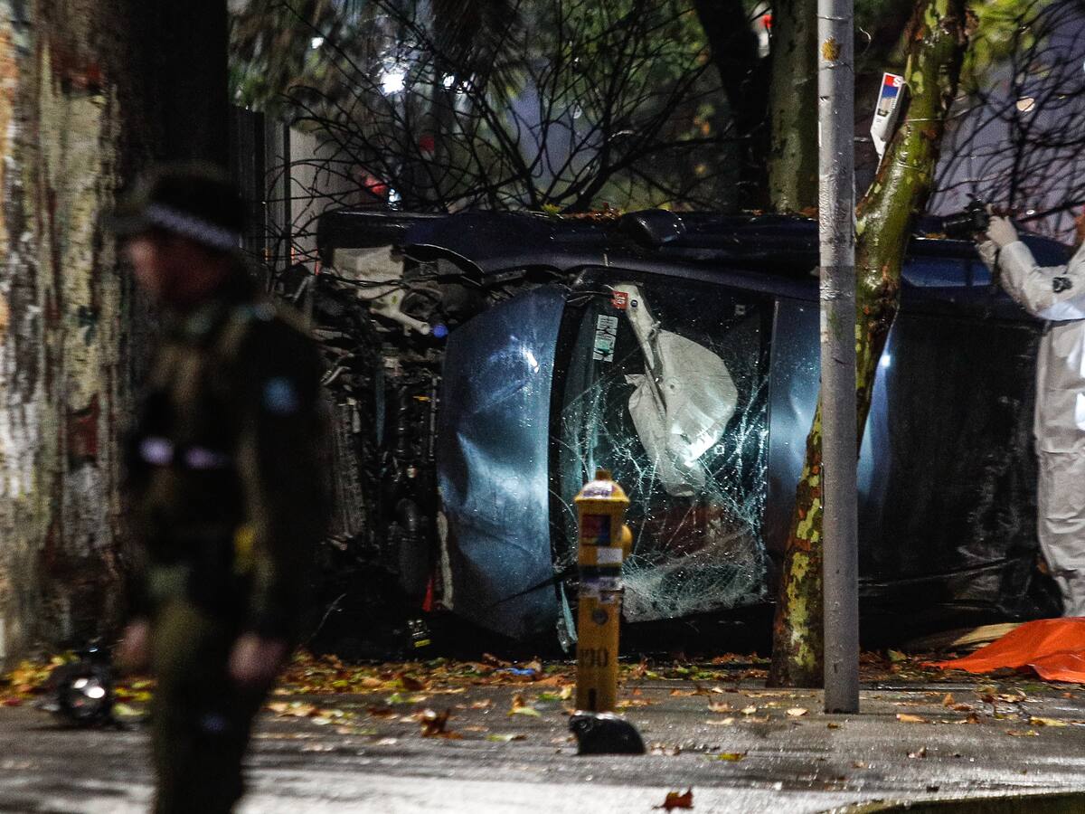 Fatal accidente en Santiago: conductor muere tras volcar vehículo