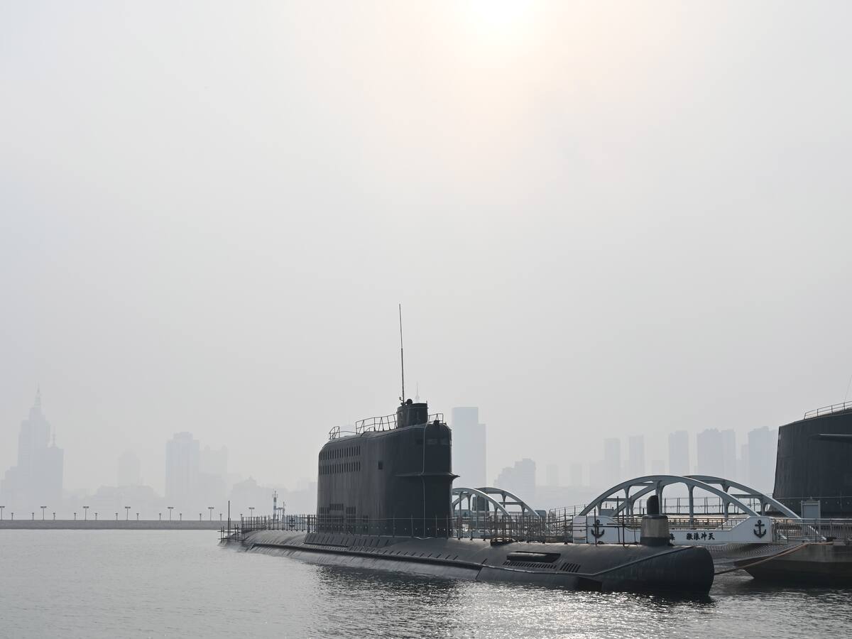 Por posible espionaje: diputado oficia al Gobierno ante arribo de buque y submarino chino a Chile