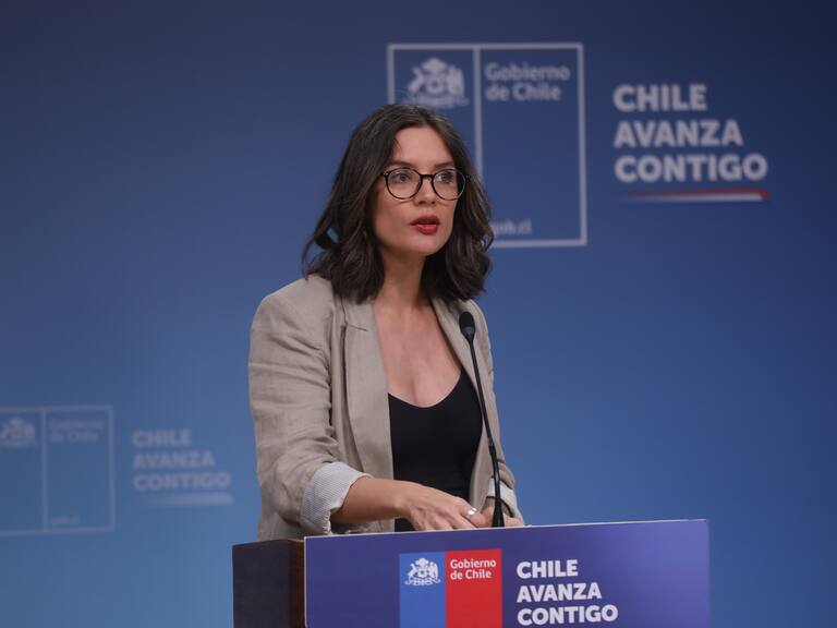 Ministra Vallejo asegura que no habrá cambio de gabinete tras salida de subsecretarios: “Ningún ministro y ministra sale del Gobierno”