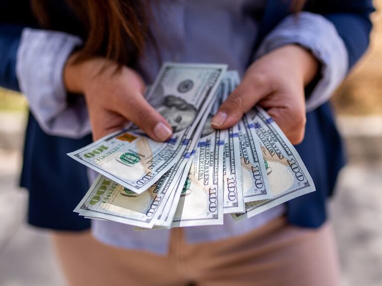 Dólar en Chile: divisa se mantiene al alza y continua sobre los $920