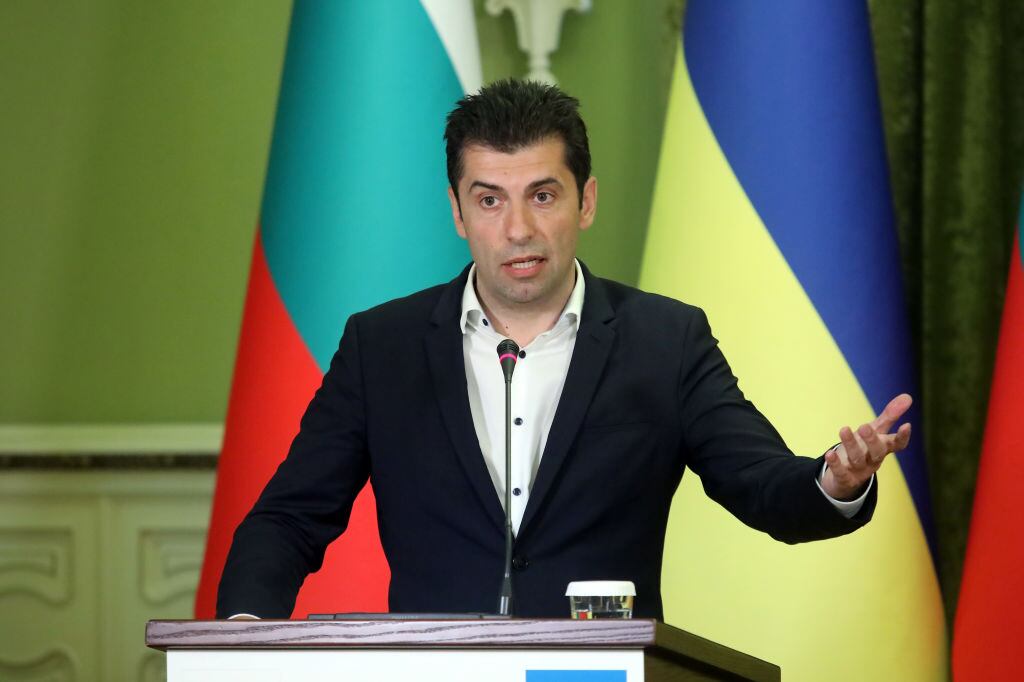 El primer ministro de Bulgaria Kiril Petkov ante la prensa