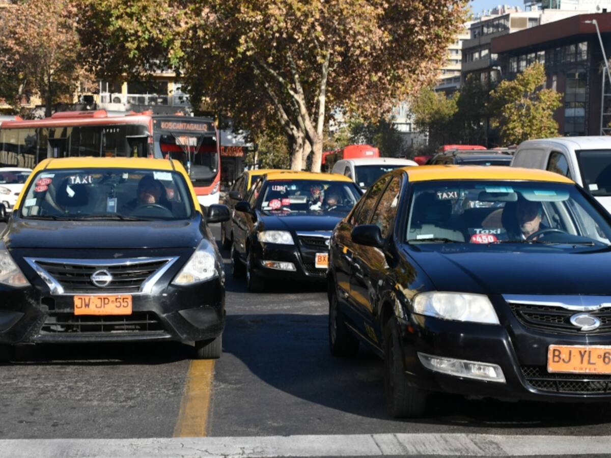 Por qué Chile podría no tener nuevas patentes para taxis y colectivos hasta el 2030