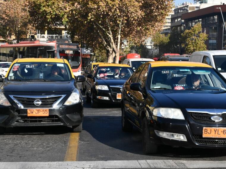 D R Taxis Por qué Chile podría no tener nuevas patentes para taxis y colectivos ...