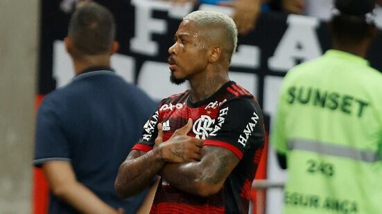 Flamengo saluda a jugador por su cumpleaños pero luego lo multa y lo margina del plantel