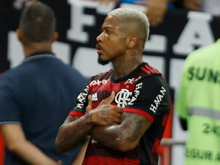 Flamengo saluda a jugador por su cumpleaños pero luego lo multa y lo margina del plantel