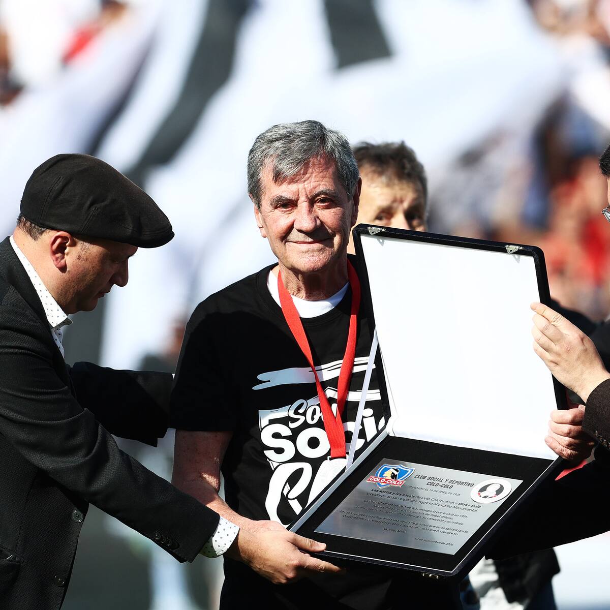 El curioso momento que marcó el homenaje a Mirko Jozic en la previa al duelo entre Colo Colo y Deportes Concepción