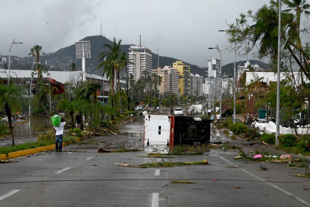 Destrucción deja el huracán Otis en balneario de Acapulco en México