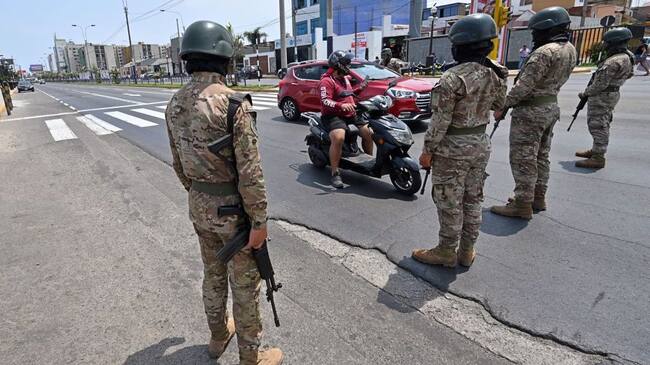Soldados controla las calles de Lima