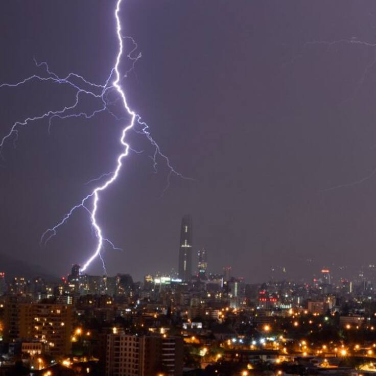 Lluvia y tormentas eléctricas en Santiago: ¿Cuál es la diferencia entre rayo, relámpago y trueno?