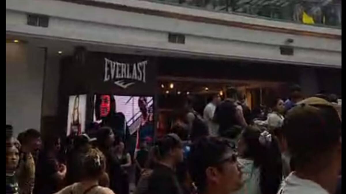 Caos en Mall Plaza Vespucio tras anuncio de influencer: prometió lanzar $700 mil pesos