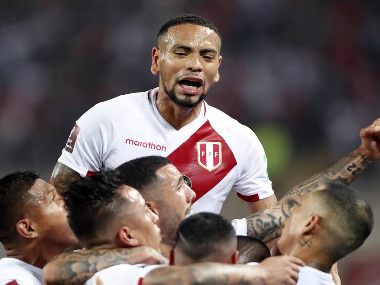 Perú aprovechó las desatenciones de la Roja en defensa para vencer a Chile por las Clasificatorias